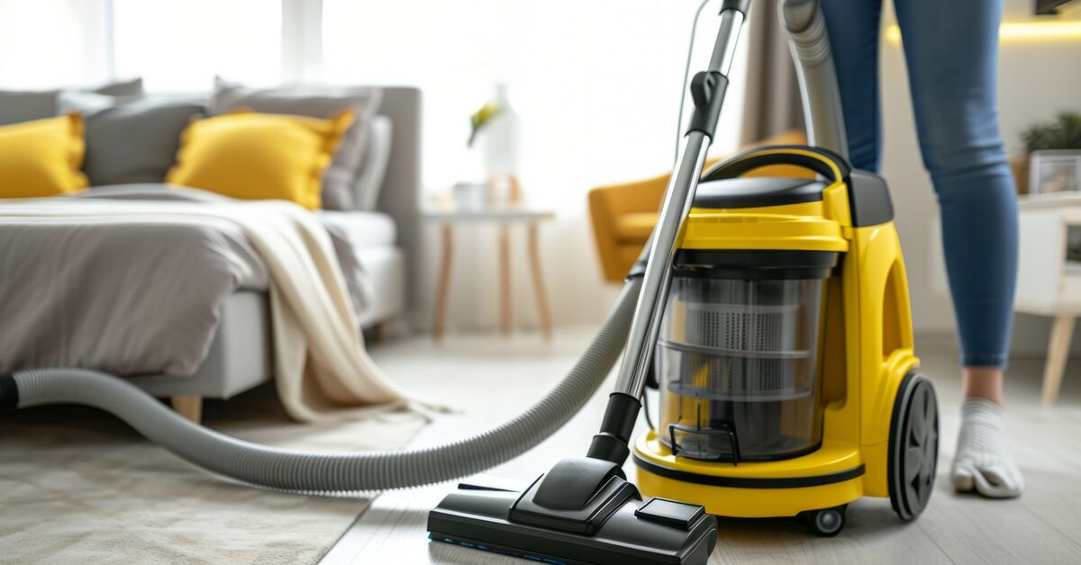 Vacuum with HEPA filter for fine dust