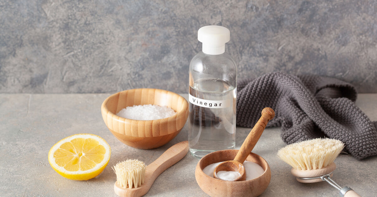 Baking soda and vinegar for cleaning