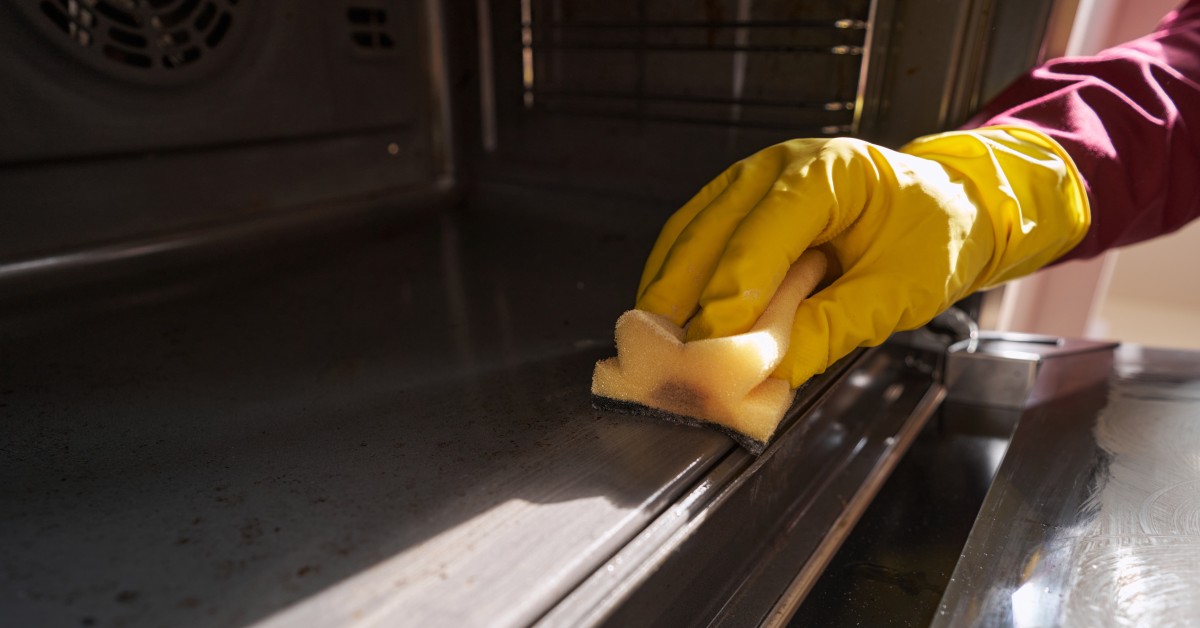 Как да почистите много мръснa фурна без усилие и с домашни продукти