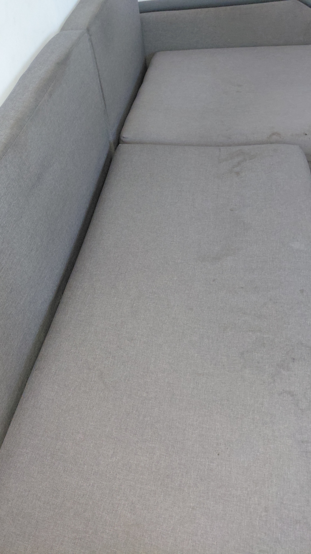 Before photo for Пране на мека мебел и килими